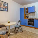 1 Bedroom Amazing In מדולין